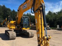 front of 20 ton JCB excavator